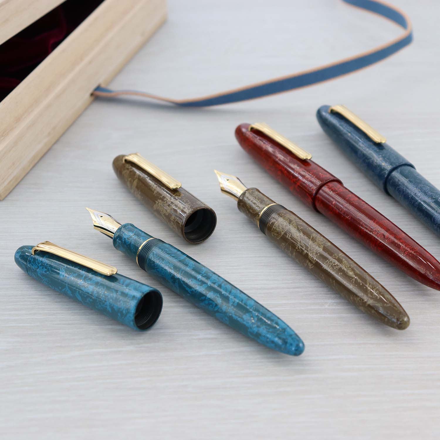 Traditional lacquer art Iromiyabi fountain pen